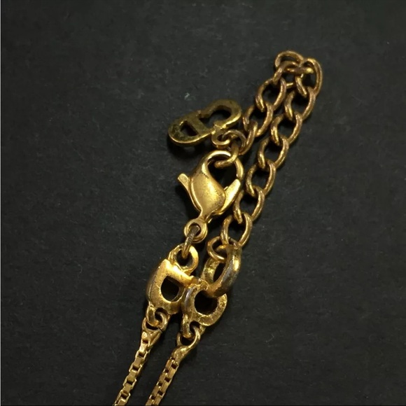 SOLD❤️ DIOR Gold Star Logo Circular Cutout Detail Necklace - Picture 8 of 11